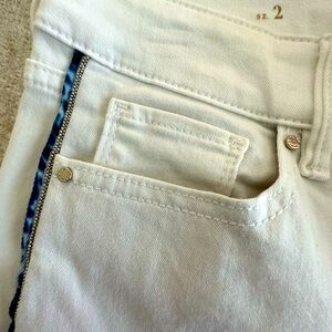 WHBM NWOT “The Skinny Ankle” White Jeans with a blue tuxedo stripe! PERFECT 🌻